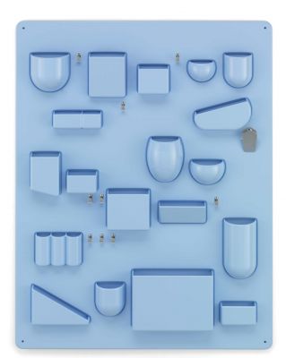 Horizontblaues Uten.Silo Wand-Ordnungssystem von Vitra mit verschiedenen Behältern und Fächern zur Aufbewahrung von Büroartikeln.